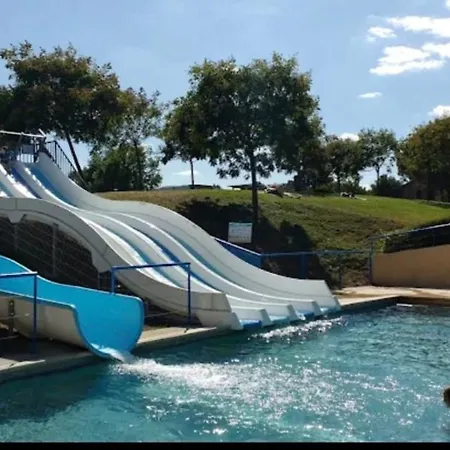 Monette アパート コンドン