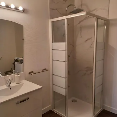 Monette * コンドン